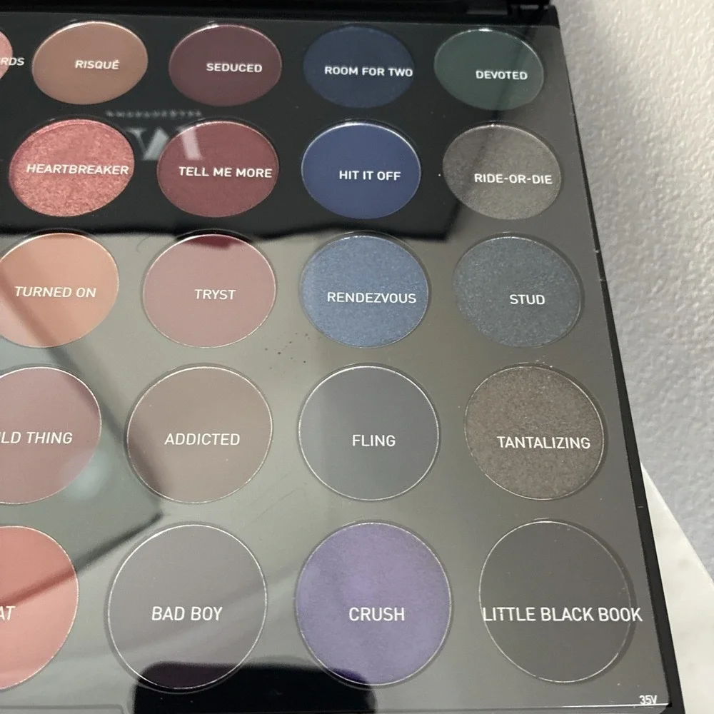 New In Box  Morphe 35V Stunning Vibes Artistry Eyeshadow Palette